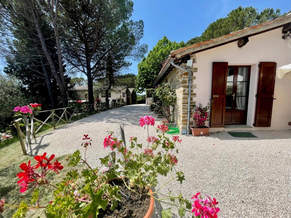 La Panoramica Gubbio - Maison De Charme - Casette E Appartamenti Self Catering Per Vacanze Meravigliose! المظهر الخارجي الصورة