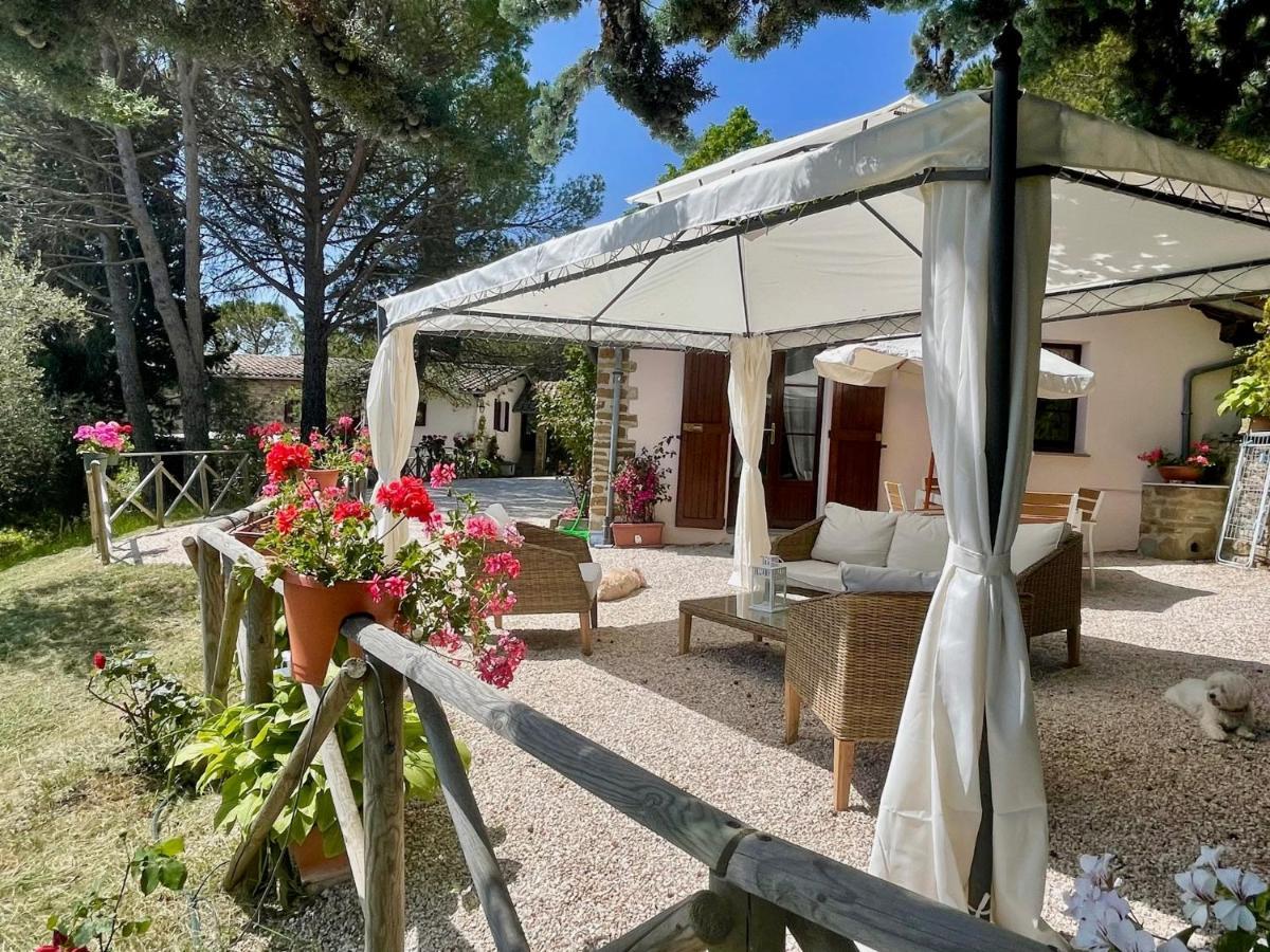 La Panoramica Gubbio - Maison De Charme - Casette E Appartamenti Self Catering Per Vacanze Meravigliose! المظهر الخارجي الصورة