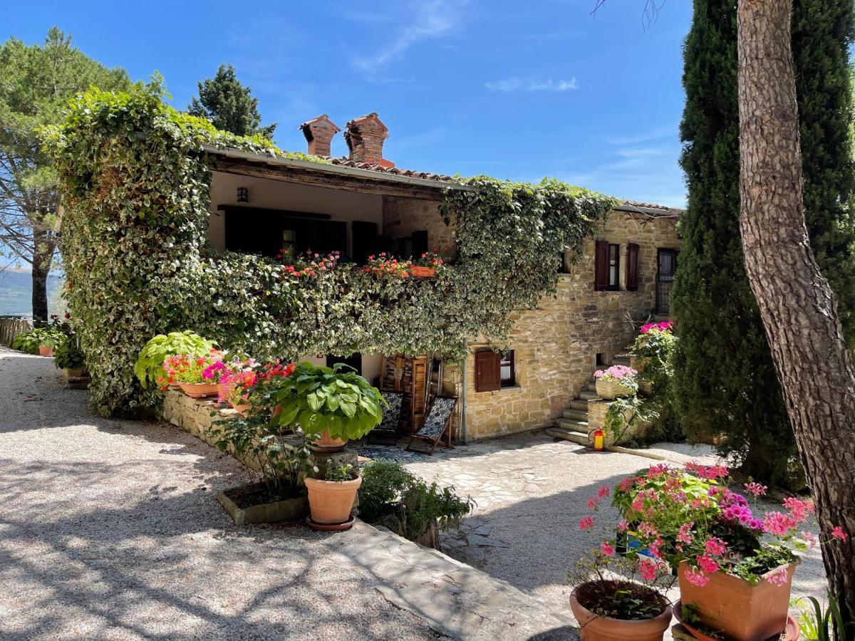 La Panoramica Gubbio - Maison De Charme - Casette E Appartamenti Self Catering Per Vacanze Meravigliose! المظهر الخارجي الصورة