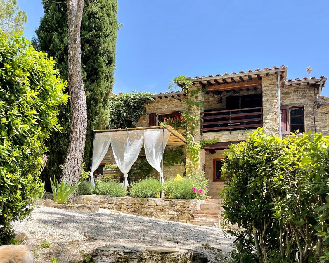 La Panoramica Gubbio - Maison De Charme - Casette E Appartamenti Self Catering Per Vacanze Meravigliose! المظهر الخارجي الصورة